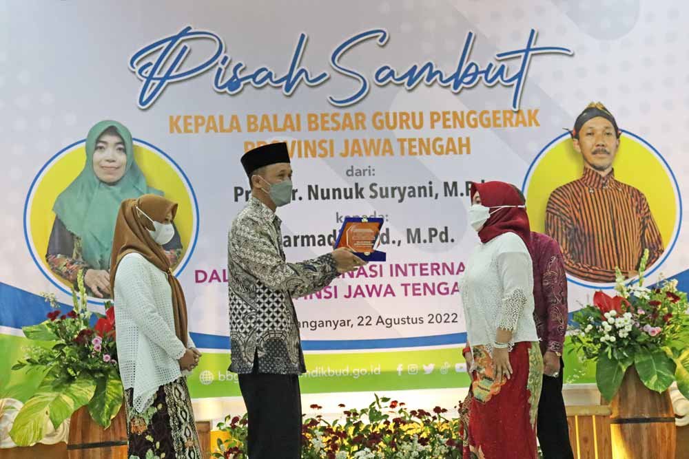 pisah sambut